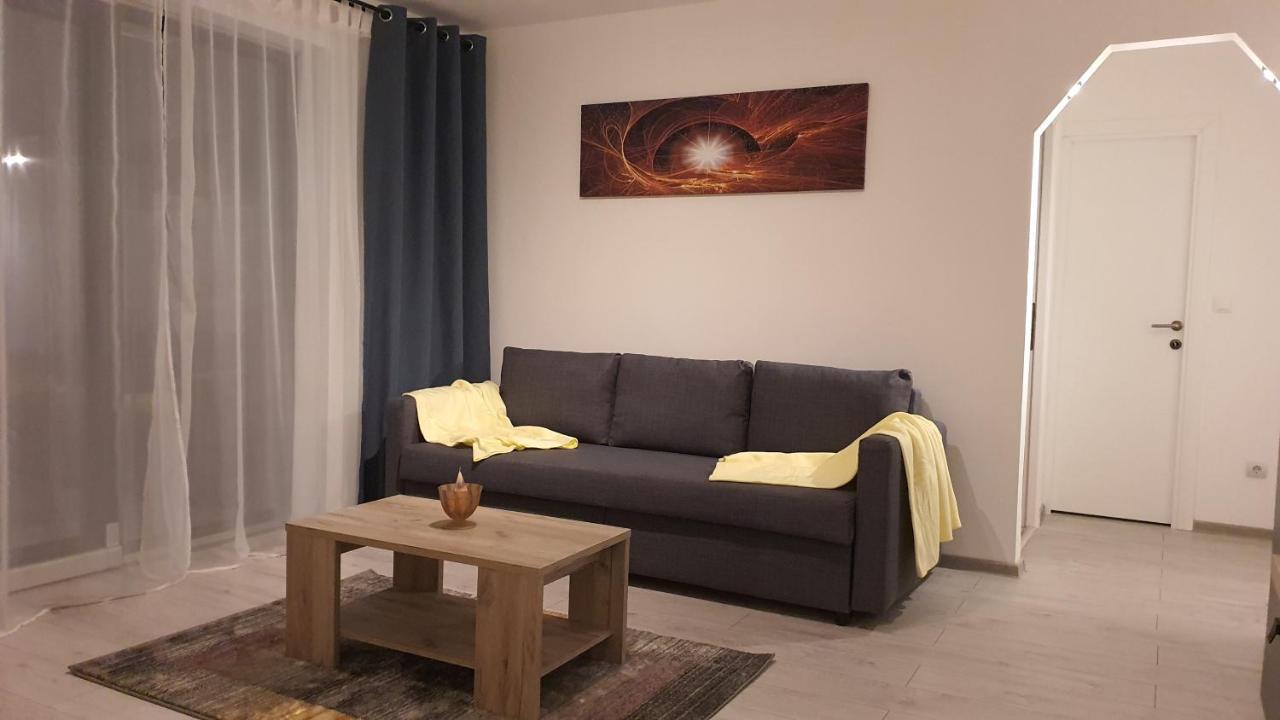Apartmán Fim Apartament Hunedoara Exteriér fotografie